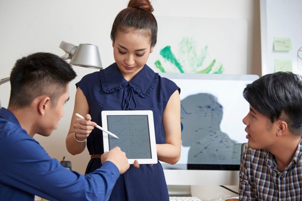 Business People Discussing Statistics 1 1024x683